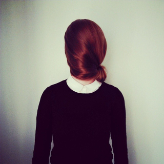 Illustration for article titled I can't figure out which way the girl in these photographs is standing